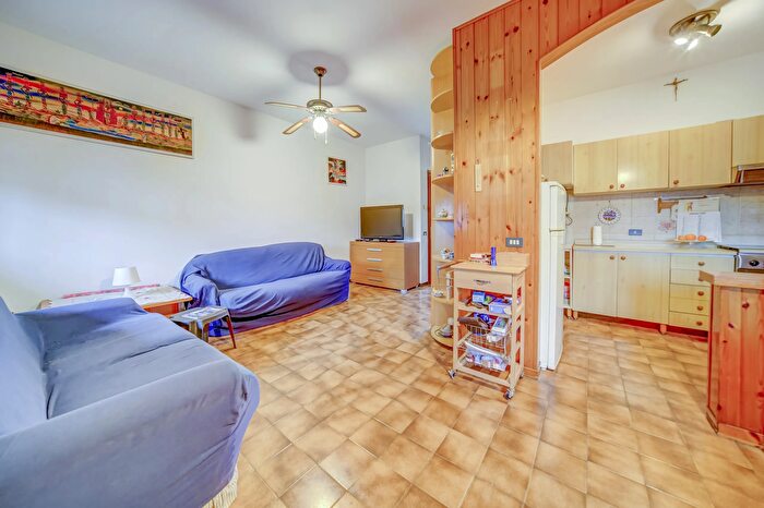 Appartamento bilocale in vendita in Via Don Bosco, Angera