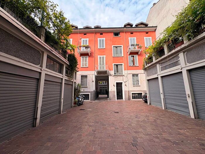 Appartamento trilocale in affitto in Via Pietro Maroncelli, Garibaldi Corso Como, Milano
