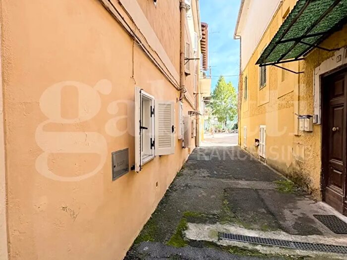 Appartamento trilocale in vendita in Piazza San Gioacchino, Colleferro