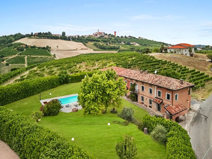 Casa con 14 locali in vendita in Via San Siro, Calosso