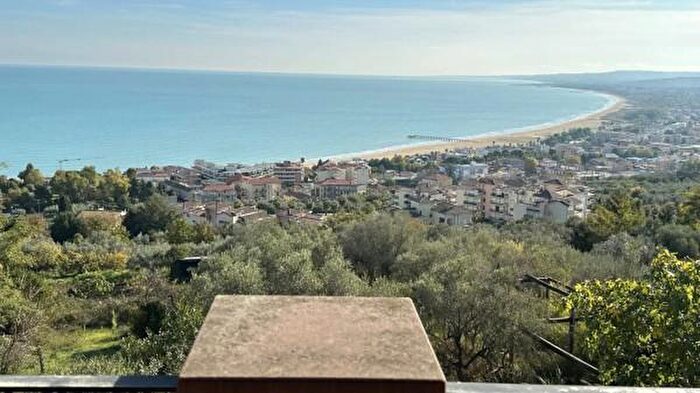 Casa con 6 locali in vendita in Via Fonte Ioanna, Vasto