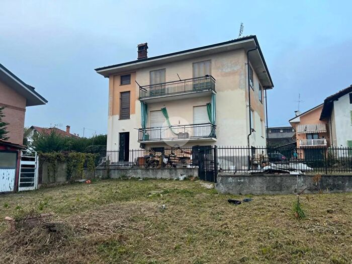 Appartamento quadrilocale in vendita in Via Vittorio Emanuele, Giaveno