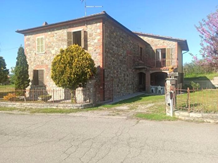 Casa con 6 locali in vendita in Parrano