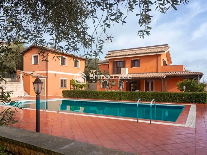 Casa con 11 locali in vendita in Modica