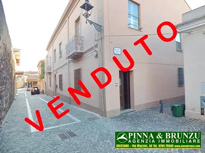 Appartamento trilocale in vendita in Via Santa Chiara, Oristano