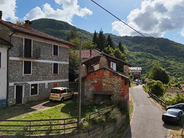 Casa con 5 locali in vendita in Frazione Salogni Fabbrica Curone Alessandria, Fabbrica Curone