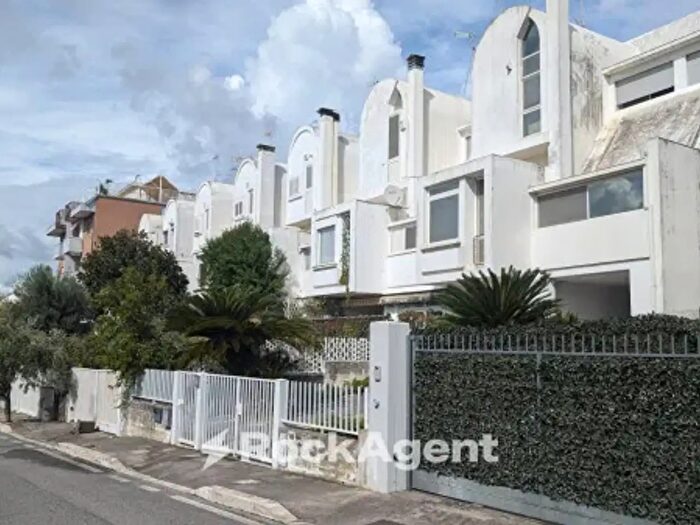 Casa con 5 locali in vendita in Latina