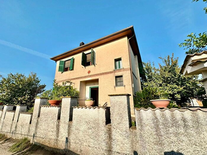 Casa quadrilocale in vendita in Via Cadolino Nettuno, Nettuno