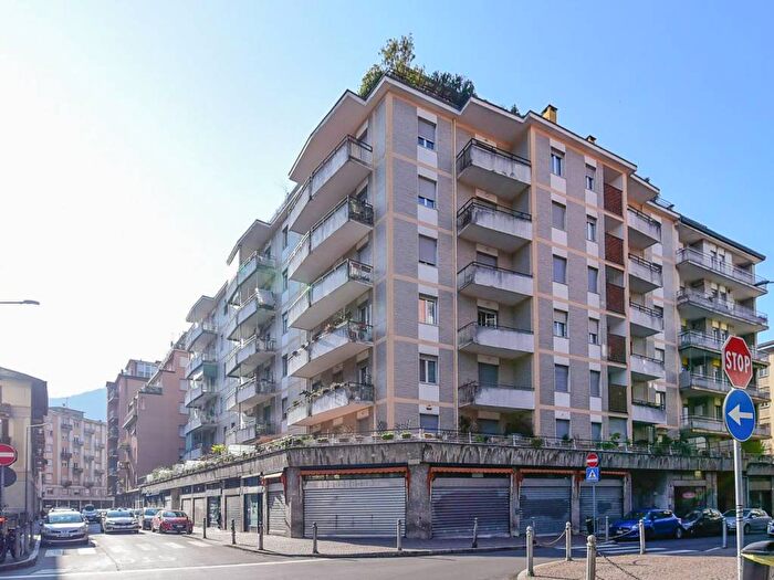 Appartamento bilocale in affitto in Via Francesco Anzani, Borghi, Como