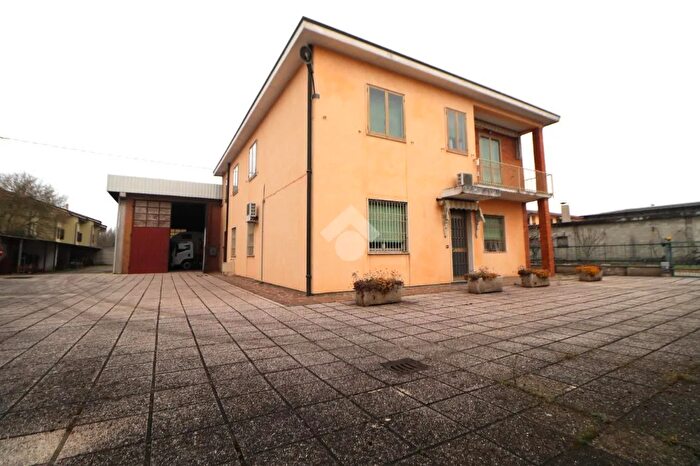 Casa con 10 locali in vendita in Via Gramsci, Porto Mantovano