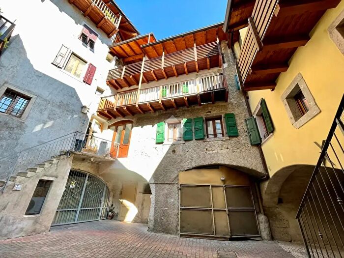 Casa trilocale in vendita in Via Passo Buole, Arco