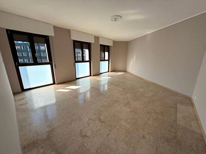 Appartamento bilocale in affitto in Via Lorenteggio, Giambellino, Milano
