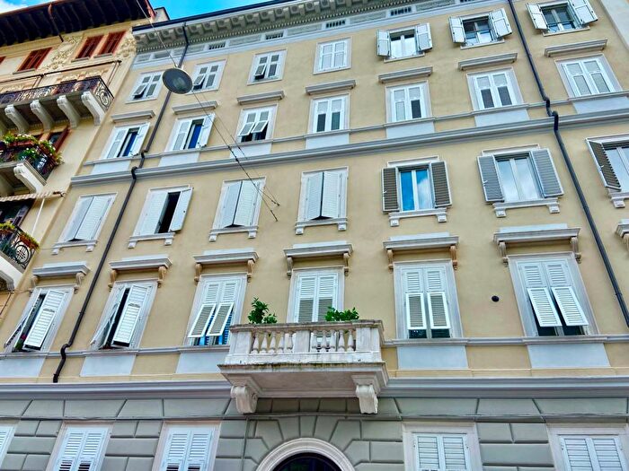Appartamento quadrilocale in affitto in Via Alessandro Volta, Giardino Pubblico, Trieste