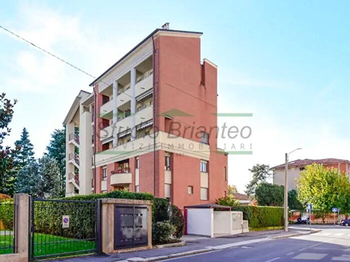 Appartamento trilocale in vendita in Via Magenta, Monza