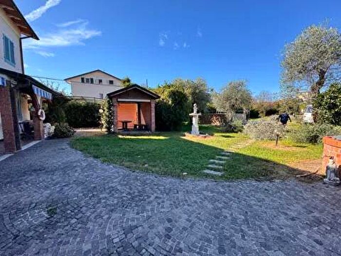 Casa con 6 locali in affitto in Via Dogana, Casano Dogana Isola, Luni