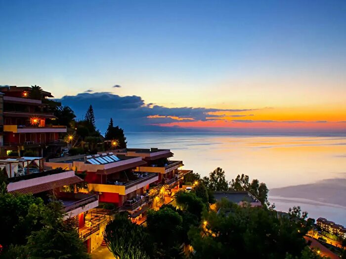 Appartamento bilocale in vendita in Via Sillemi, Letojanni