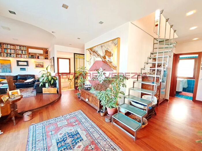 Appartamento con 6 locali in vendita in Riviera Santa Maria Elisabetta, Venezia