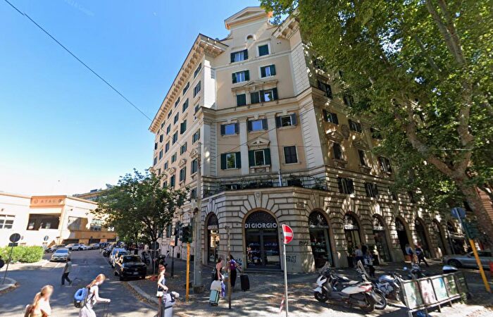 Appartamento trilocale in vendita in Viale di Trastevere, Roma