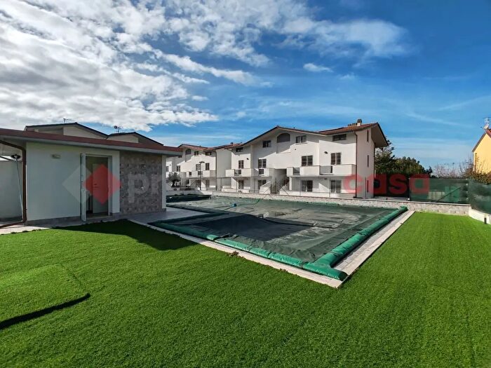 Appartamento trilocale in vendita in Via delle Macchiette, Campello Sul Clitunno