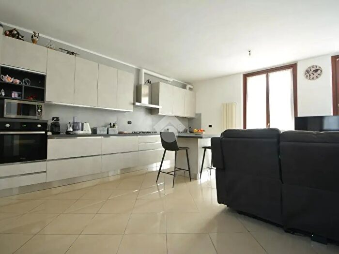 Appartamento bilocale in vendita in Via Rasini, Cavenago Di Brianza