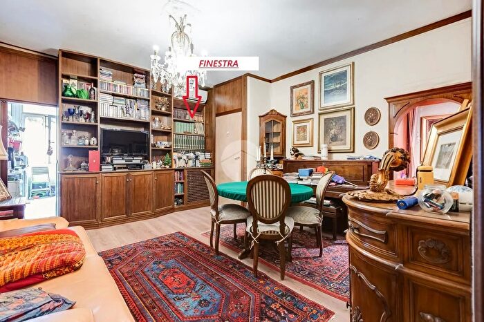 Appartamento trilocale in vendita in Via del Boschetto, Roma