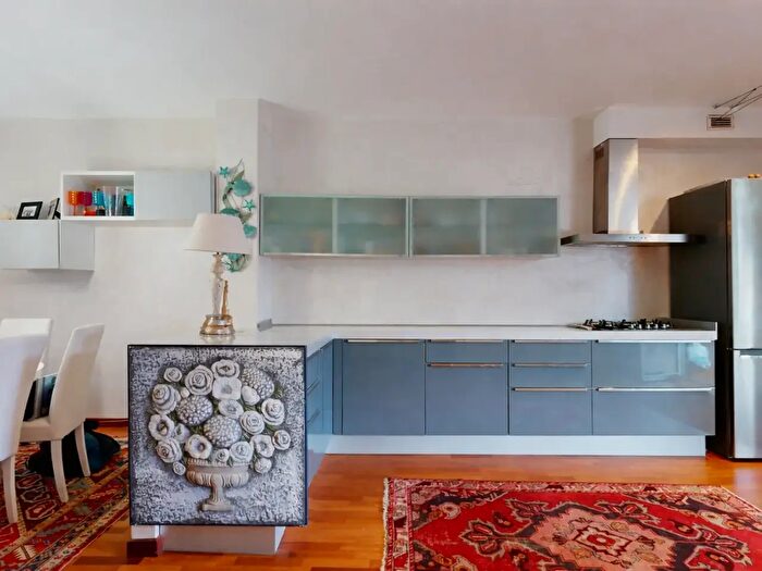 Appartamento quadrilocale in vendita in Via San Martino, Viareggio