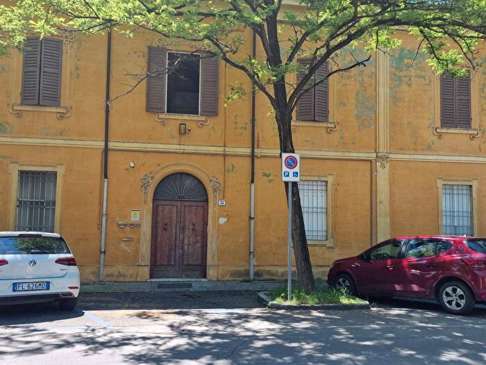 Appartamento con 6 locali in affitto in Viali, Modena