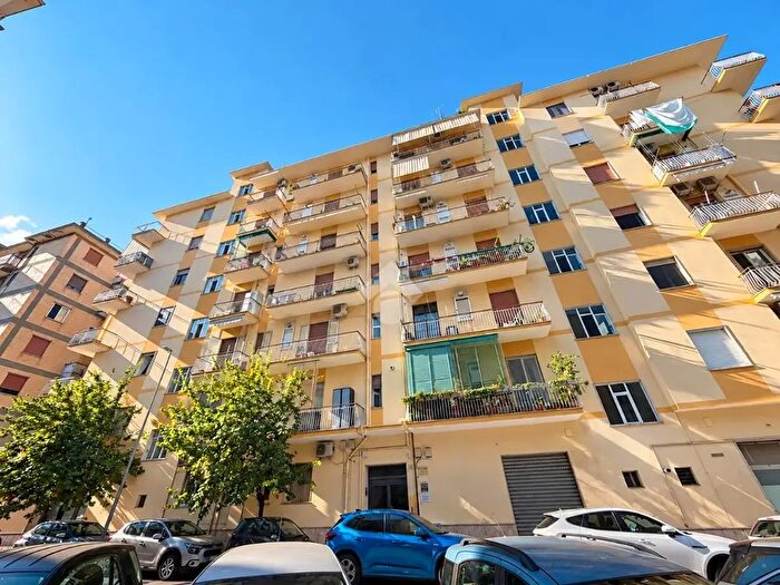 Appartamento trilocale in vendita in Via Giovanni Florenzano, Salerno