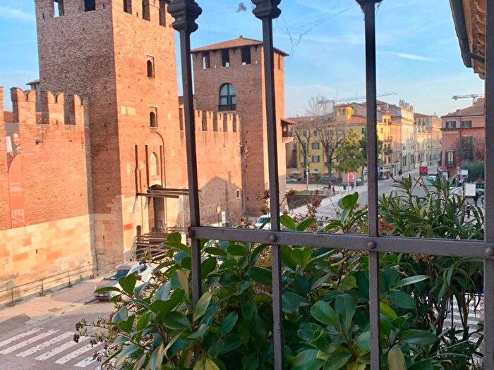 Appartamento con 5 locali in affitto in Corso Camillo Benso di Cavour, Centro Storico, Verona