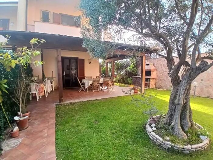 Casa bilocale in vendita in Via Oceano Pacifico, Santa Marinella