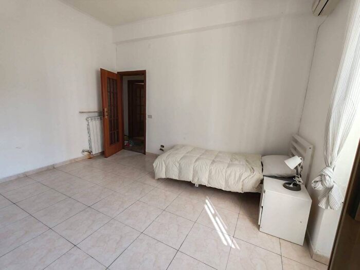 Appartamento con 5 locali in affitto in Via Consalvo, Fuorigrotta, Napoli