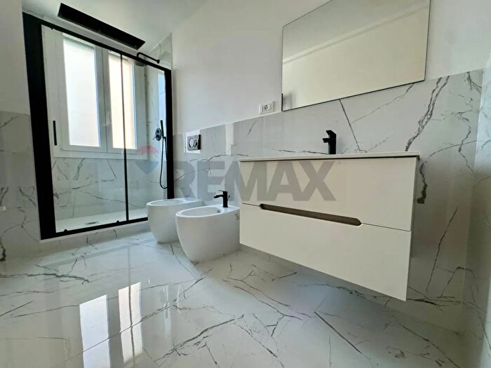 Appartamento quadrilocale in vendita in Via Bellotti, Genova