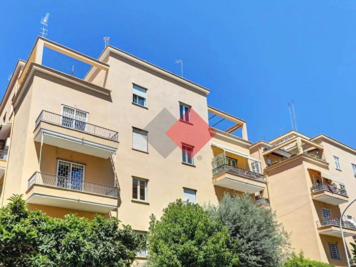 Appartamento bilocale in vendita in Via Seneca, Roma