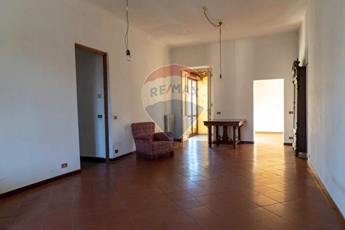Appartamento con 5 locali in vendita in Via Borgo Giannotti, Lucca