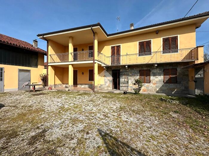 Casa con 7 locali in vendita in Via G Garibaldi, Monasterolo Di Savigliano