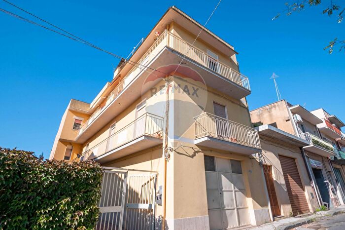 Appartamento con 5 locali in vendita in Via Trinacria, Caltagirone
