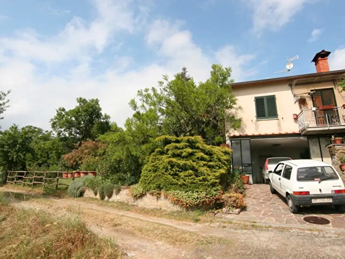 Casa quadrilocale in vendita in Lucignano