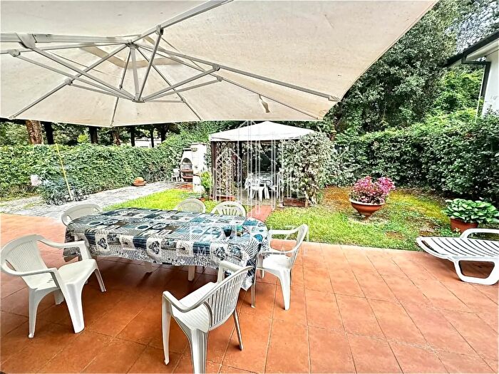 Casa con 5 locali in vendita in Massa