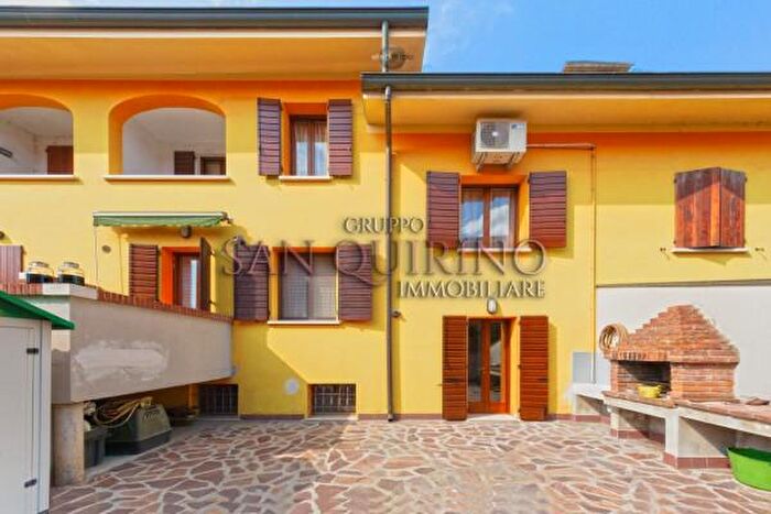 Casa quadrilocale in vendita in Via Don Mazzi, Viadana