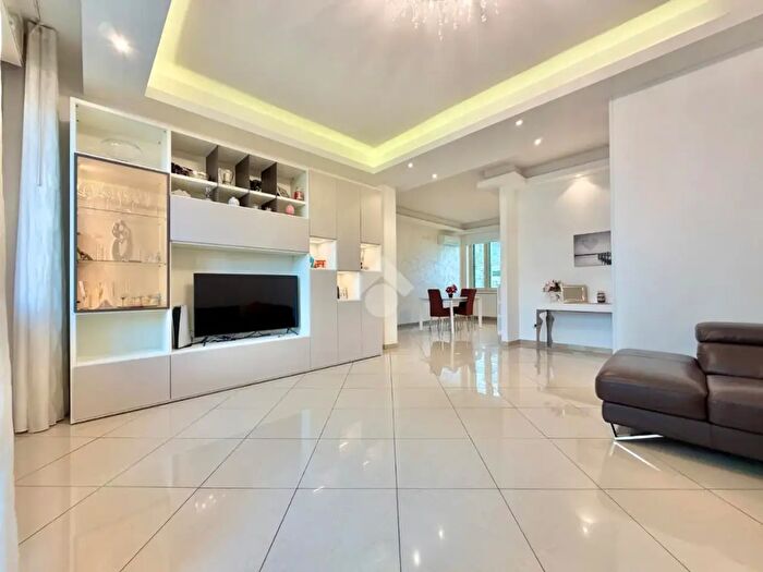 Appartamento con 5 locali in vendita in Via Magna Grecia, Bari