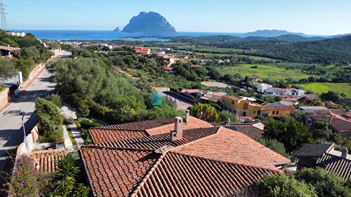 Casa con 7 locali in vendita in Loiri Porto San Paolo