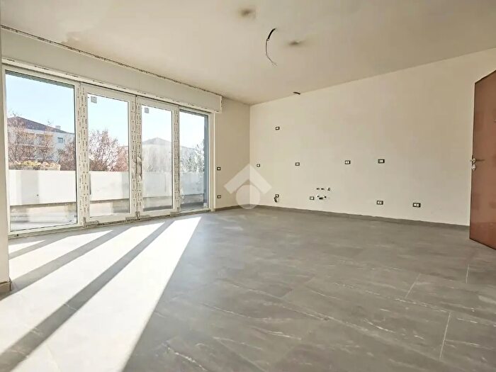 Appartamento quadrilocale in vendita in Via Giovanni Reich, Torre Boldone