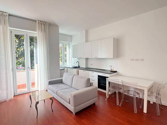 Appartamento bilocale in affitto in Via Antonio Carnevali, Dergano, Milano