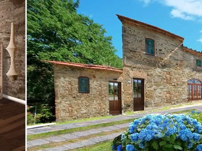 Casa con 6 locali in vendita in Vinci