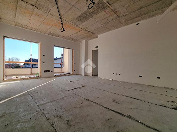 Appartamento trilocale in vendita in Via Clemente Alberti, Carugate