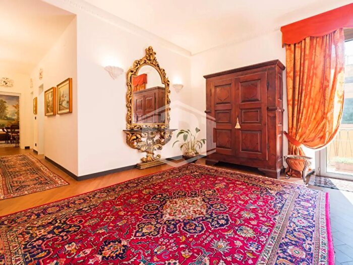 Appartamento con 9 locali in vendita in Via Assarotti, Genova
