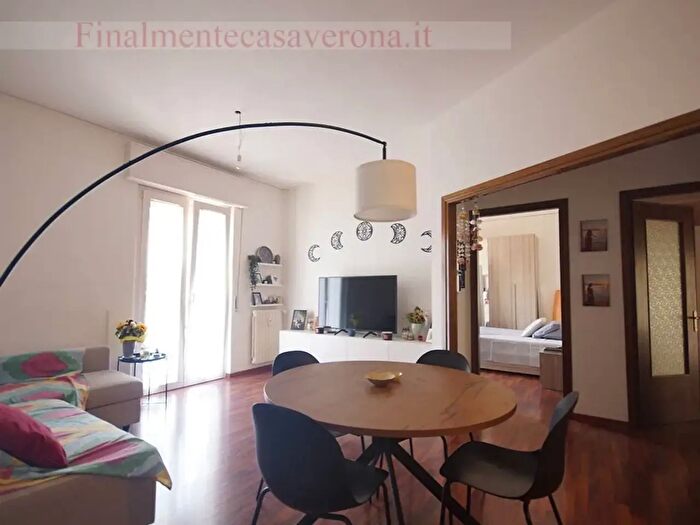 Appartamento trilocale in vendita in Via Vanvitelli, Verona