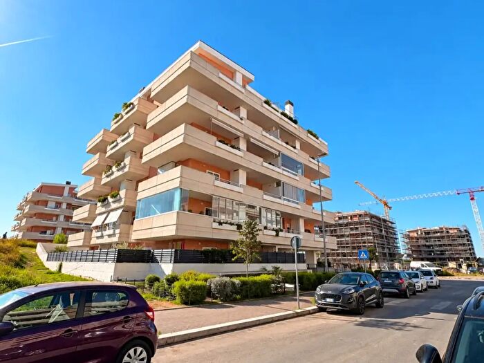 Appartamento quadrilocale in vendita in Via Aurelio Peccei, Roma