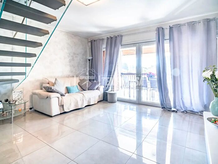 Appartamento quadrilocale in vendita in Via XXV Aprile, Caronno Pertusella