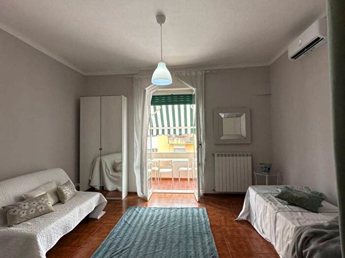 Appartamento con 5 locali in affitto in Marina di Carrara, Carrara